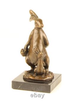 Sculpture Lapin de Pâques en bronze sur socle en marbre noir d'après Milo