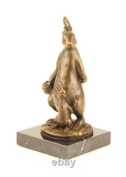 Sculpture Lapin de Pâques en bronze sur socle en marbre noir d'après Milo