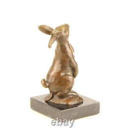 Sculpture Lapin de Pâques en bronze sur socle en marbre noir d'après Milo