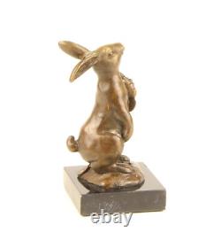 Sculpture Lapin de Pâques en bronze sur socle en marbre noir d'après Milo