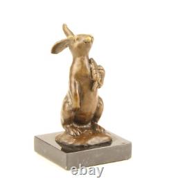 Sculpture Lapin de Pâques en bronze sur socle en marbre noir d'après Milo