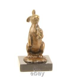 Sculpture Lapin de Pâques en bronze sur socle en marbre noir d'après Milo
