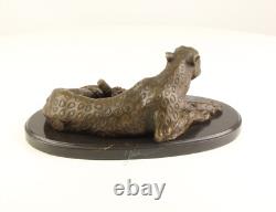 Sculpture Leopard assise en bronze sur un marbre noir d'après Milo