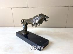 Sculpture Lion Sautant Car mascot en bronze sur socle en marbre d'après C. Brau