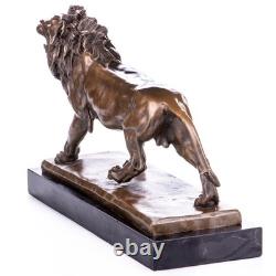 Sculpture Lion en bronze sur un socle en marbre noir d'après Lecourtier