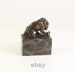 Sculpture Lion et Serpent en bronze sur un socle en marbre noir Signée