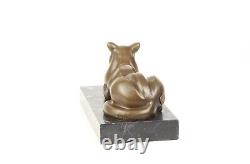 Sculpture Moderne En Bronze D'un Chat Incliné Sur Un Marbre Noir