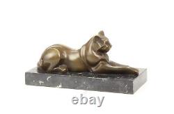 Sculpture Moderne En Bronze D'un Chat Incliné Sur Un Marbre Noir