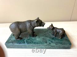 Sculpture Ours avec son Petit Ourson en bronze sur un marbre verte d'après Milo