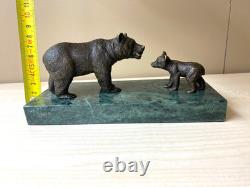 Sculpture Ours avec son Petit Ourson en bronze sur un marbre verte d'après Milo