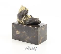 Sculpture Ours panda en bronze sur un marbre noir d'aorès Milo