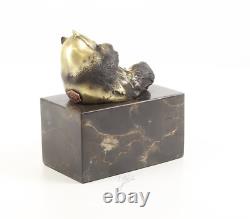 Sculpture Ours panda en bronze sur un marbre noir d'aorès Milo