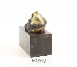Sculpture Ours panda en bronze sur un marbre noir d'aorès Milo