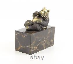 Sculpture Ours panda en bronze sur un marbre noir d'aorès Milo