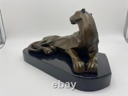 Sculpture Panthère moderne en bronze sur un socle en marbre noir d'après Milo