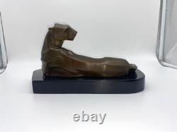 Sculpture Panthère moderne en bronze sur un socle en marbre noir d'après Milo