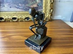 Sculpture Penseur squelette en bronze sur socle en marbre noir D'aprés Milo