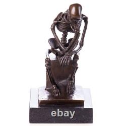 Sculpture Penseur squelette en bronze sur un socle en marbre noir D'aprés Milo