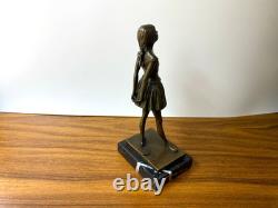 Sculpture Petite Danseuse de 14 en bronze sur un socle en marbre d'après Degas