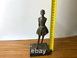 Sculpture Petite Danseuse de 14 en bronze sur un socle en marbre d'après Degas