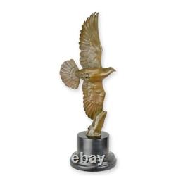 Sculpture Pigeon en vol en bronze style Art déco sur un marbre d'après Milo