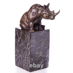 Sculpture Rhinocéros en bronze sur un marbre Antique Signée