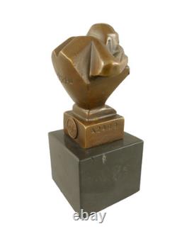 Sculpture Signe moderne en bronze sur un socle en marbre noir d'après C. Brau