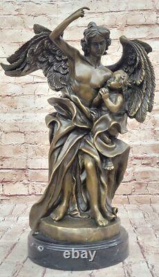Sculpture Statue En Bronze Marbré D'Un Grand Ange Musclé Signé Avec Un Enfant