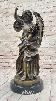 Sculpture Statue En Bronze Marbré D'Un Grand Ange Musclé Signé Avec Un Enfant