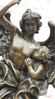 Sculpture Statue En Bronze Marbré D'Un Grand Ange Musclé Signé Avec Un Enfant