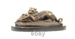 Sculpture Tigre dévorant un Gavial du Gang sur un socle en marbre d'après Barye