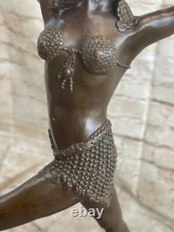 Sculpture Vintage Très Grande Statue En Marbre Et Bronze Style Chiparus Signée