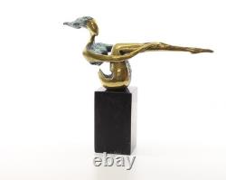 Sculpture coloré Femme en bronze sur un socle en marbre noir d'après Nick
