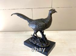 Sculpture d'un Faisan en bronze sur un socle en marbre noir Signée