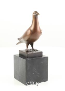 Sculpture d'un Pigeon en bronze sur un marbre noir d'après Landon Metz