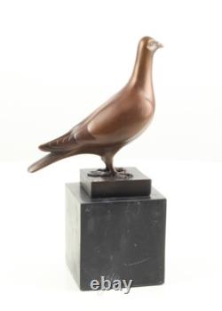 Sculpture d'un Pigeon en bronze sur un marbre noir d'après Landon Metz