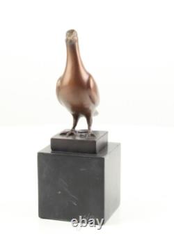 Sculpture d'un Pigeon en bronze sur un marbre noir d'après Landon Metz