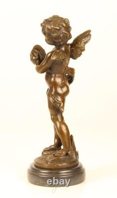 Sculpture d'un Putto jouant la Cymbales en bronze sur un marbre noir signée