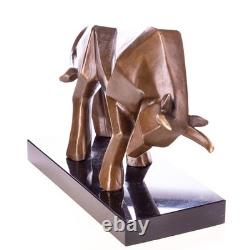 Sculpture d'un Taureau moderne cubiste en bronze sur un marbre noir d'après Milo