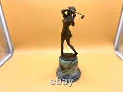 Sculpture d'une Dame golfeur en bronze sur un marbre D'après Milo