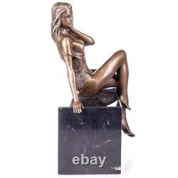 Sculpture d'une femme À Semi-Nue en bronze sur un marbre noir d'après Milo