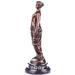 Sculpture d'une femme nue en bronze sur un socle en marbre D'après Cesaro