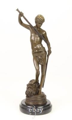 Sculpture de David en bronze sur un socle en marbre noir d'après Antonin Mercier