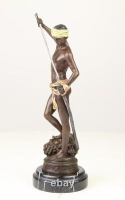 Sculpture de David en bronze sur un socle en marbre noir d'après Antonin Mercier