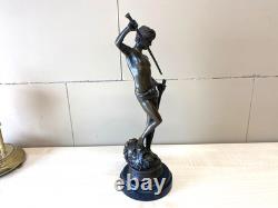 Sculpture de David en bronze sur un socle en marbre noir d'après Antonin Mercier