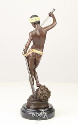 Sculpture de David en bronze sur un socle en marbre noir d'après Antonin Mercier