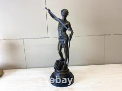 Sculpture de David en bronze sur un socle en marbre noir d'après Antonin Mercier