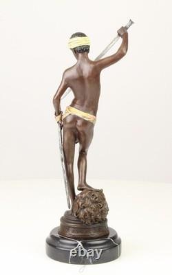 Sculpture de David en bronze sur un socle en marbre noir d'après Antonin Mercier