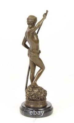 Sculpture de David en bronze sur un socle en marbre noir d'après Antonin Mercier