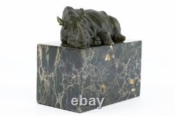 Sculpture de Rhinocéros en bronze sur un socle en marbre noir d'après Milo